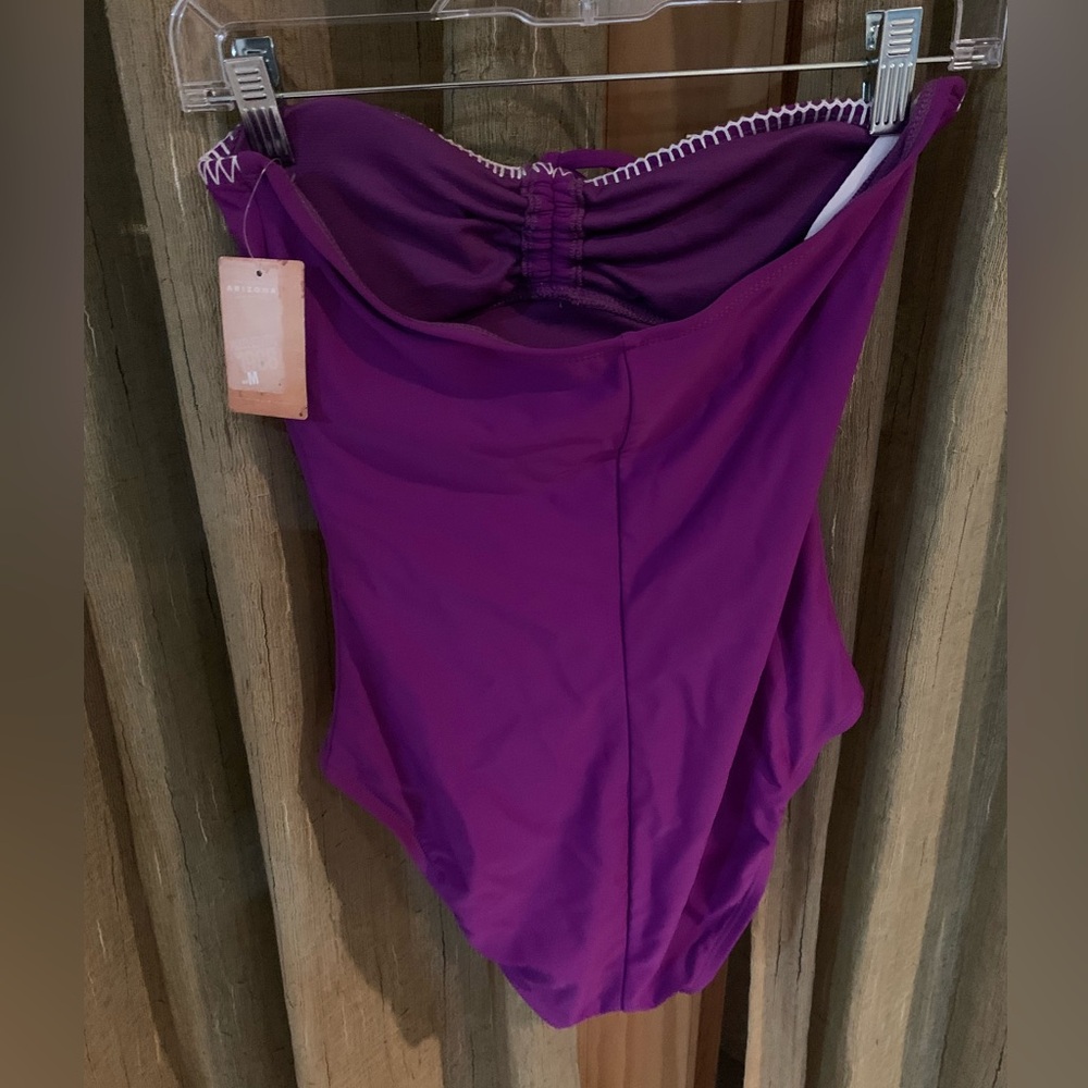 Ladies one piece strapless bathing suit
